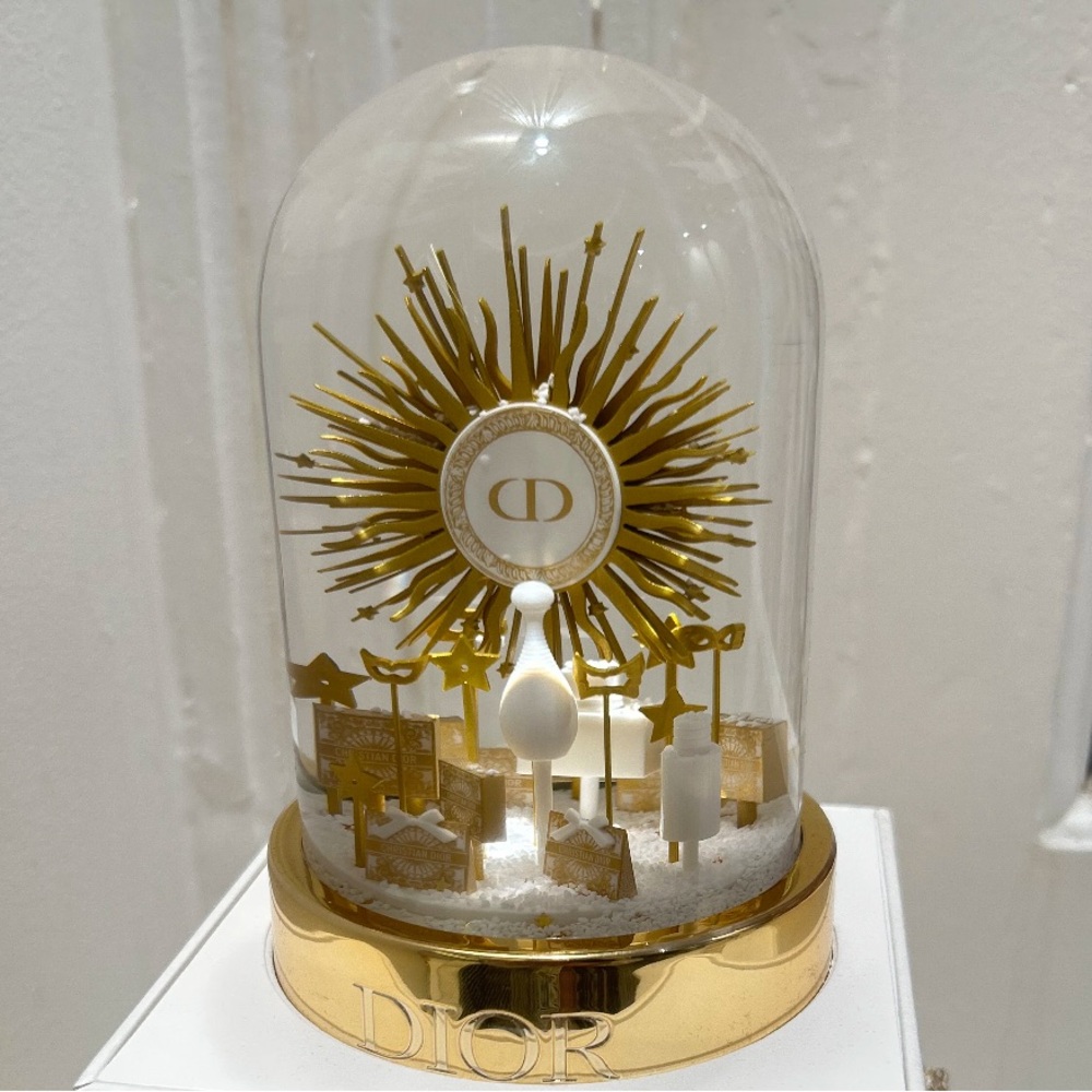 Dior gift 2024 Christmas  snow Globe - Picture 2 of 9